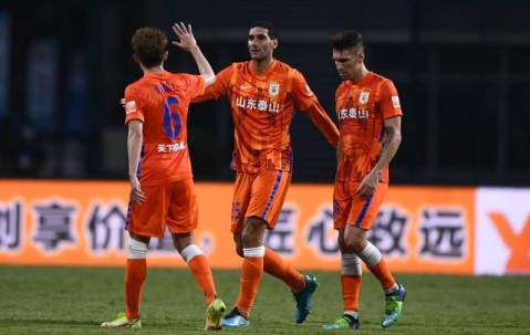 乐鱼体育官方-泰山8比0一战创造多项纪录 雷神差1球可比肩大羽