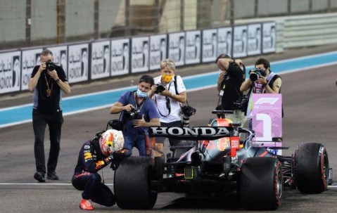 乐鱼体育登入-卡丁车到F1，20年赛道时光 维斯塔潘的“家族使命”