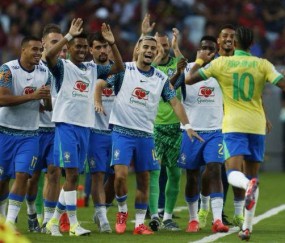 乐鱼体育在线登陆-小熊中柱+失点 拉菲尼亚任意球破门 巴西未能连胜